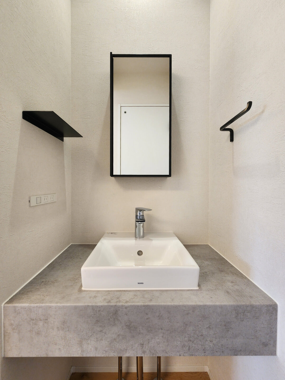 >スタイリッシュな造作風洗面　写真