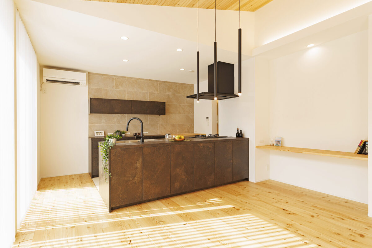 >カウンターで勉強するお子様をキッチンから見守ることができます　写真