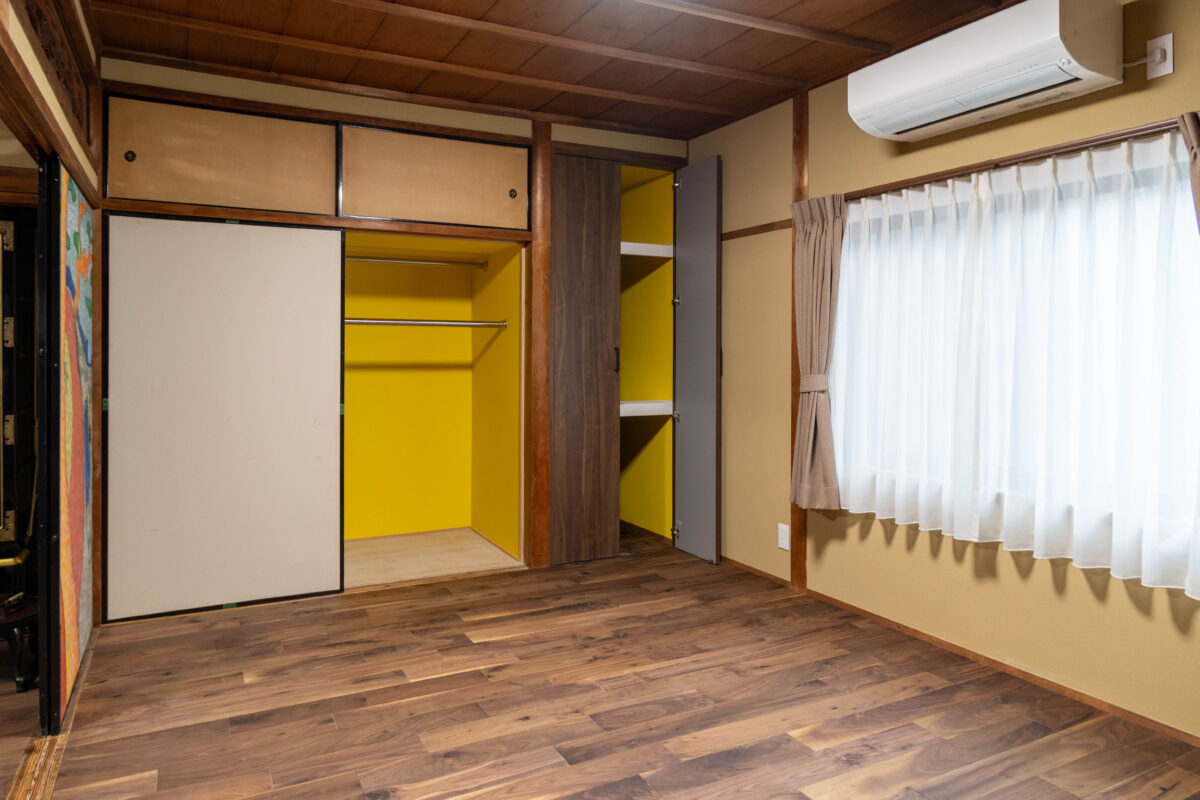 >和室の畳をフローリングとしました。お施主様こだわりのブラックウォールナットです。　写真